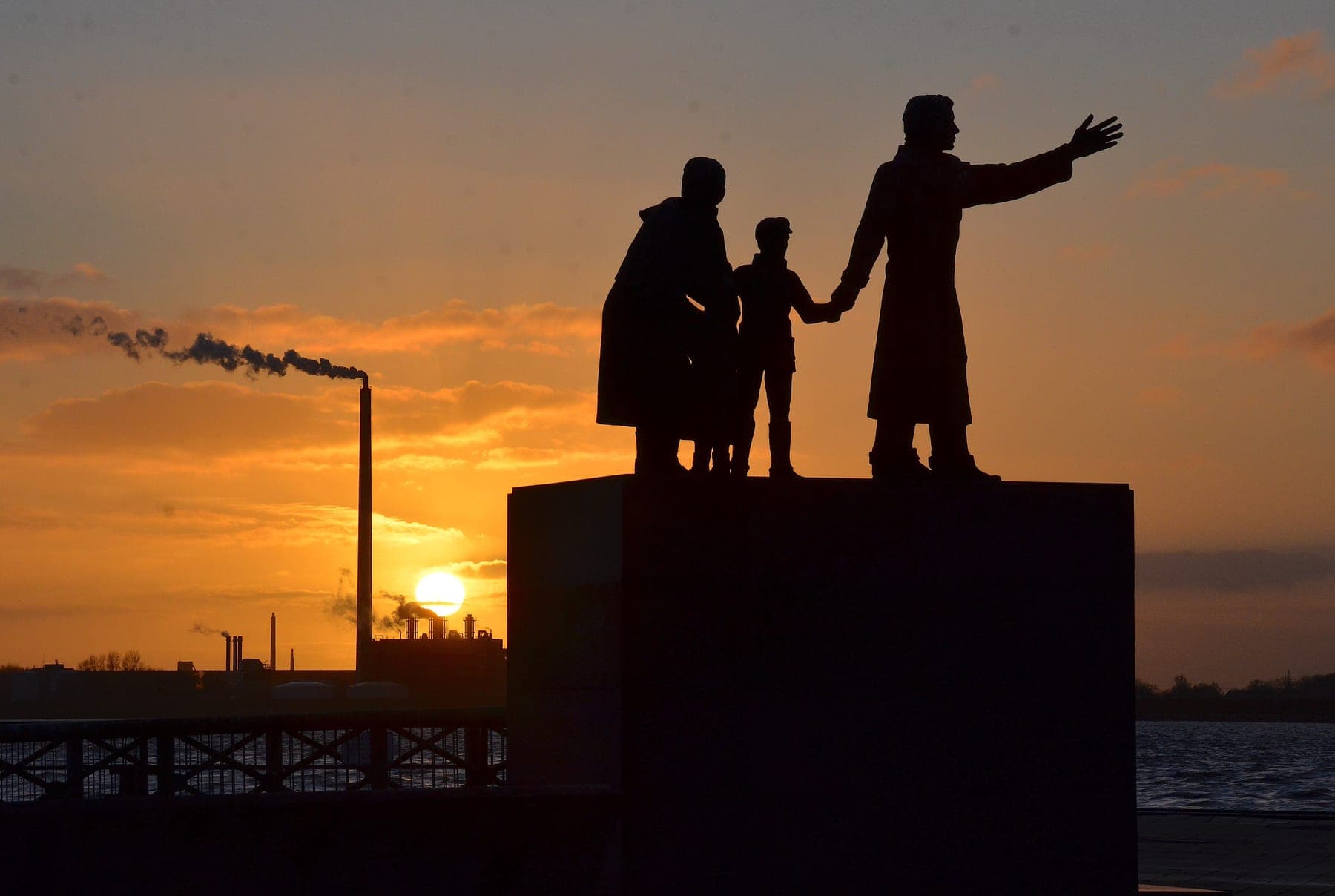 The emigrants' monument at sunset