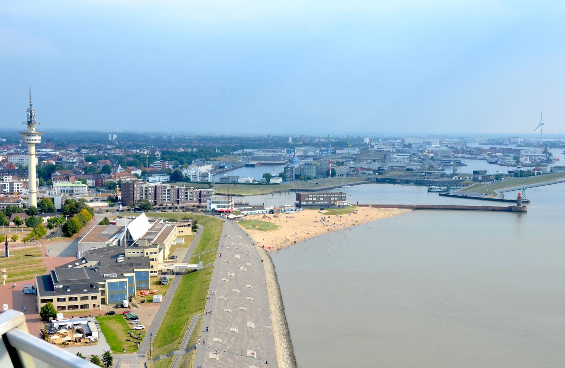 Weser beach, dike and the Geeste pier with its light
